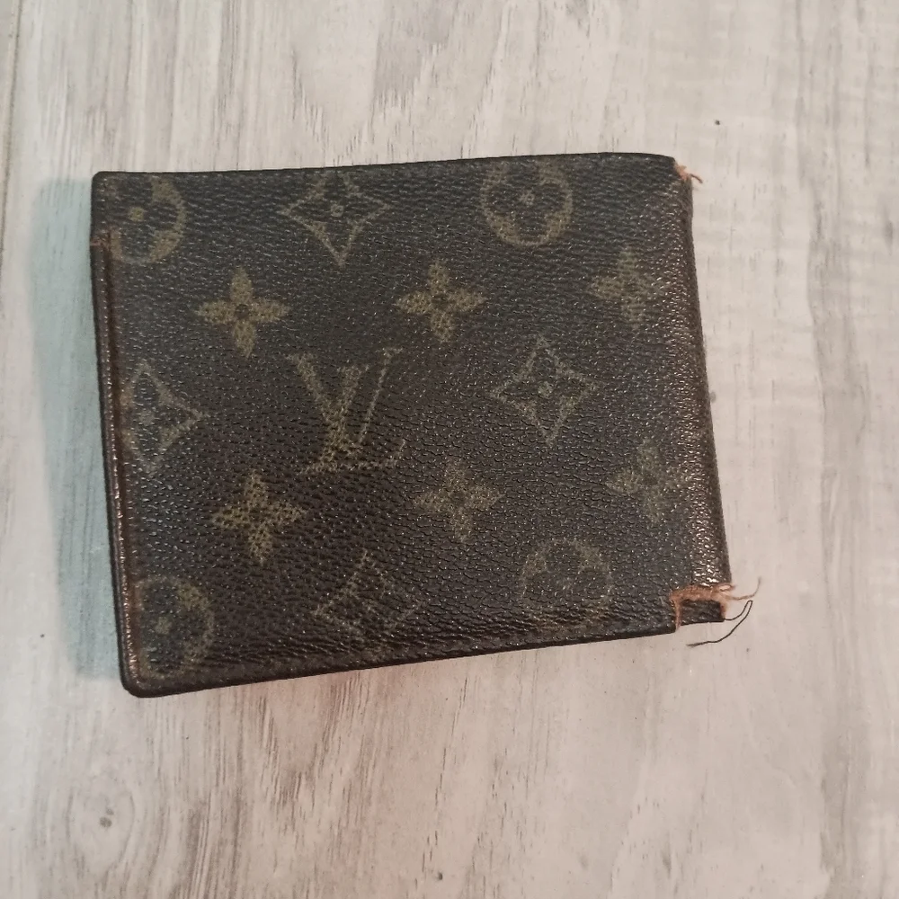 Authentic LOUIS VUITTON Monogram Porte Billet Carte Credit Marco